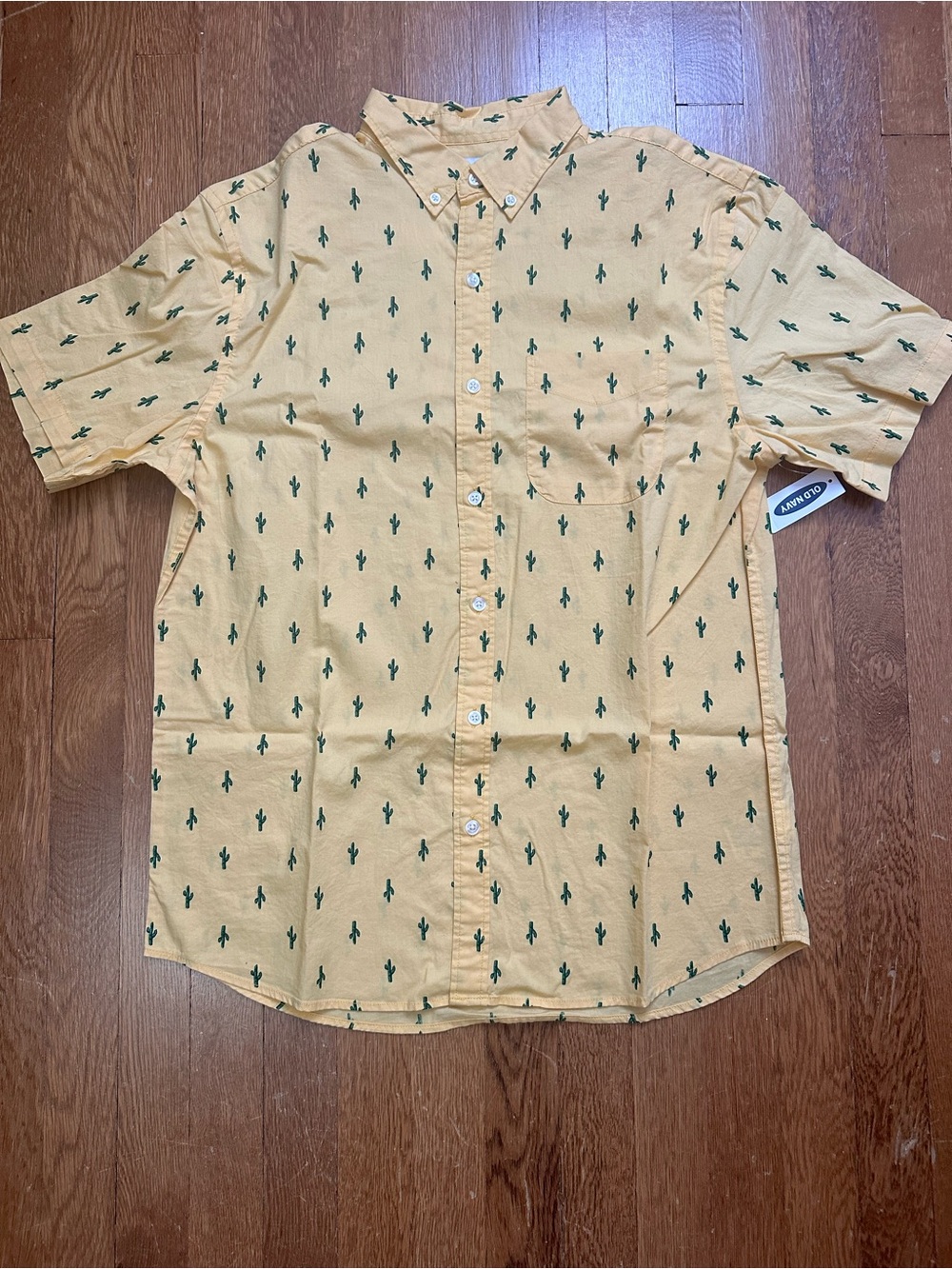 Men's Short-Sleeve Button-Up Shirt